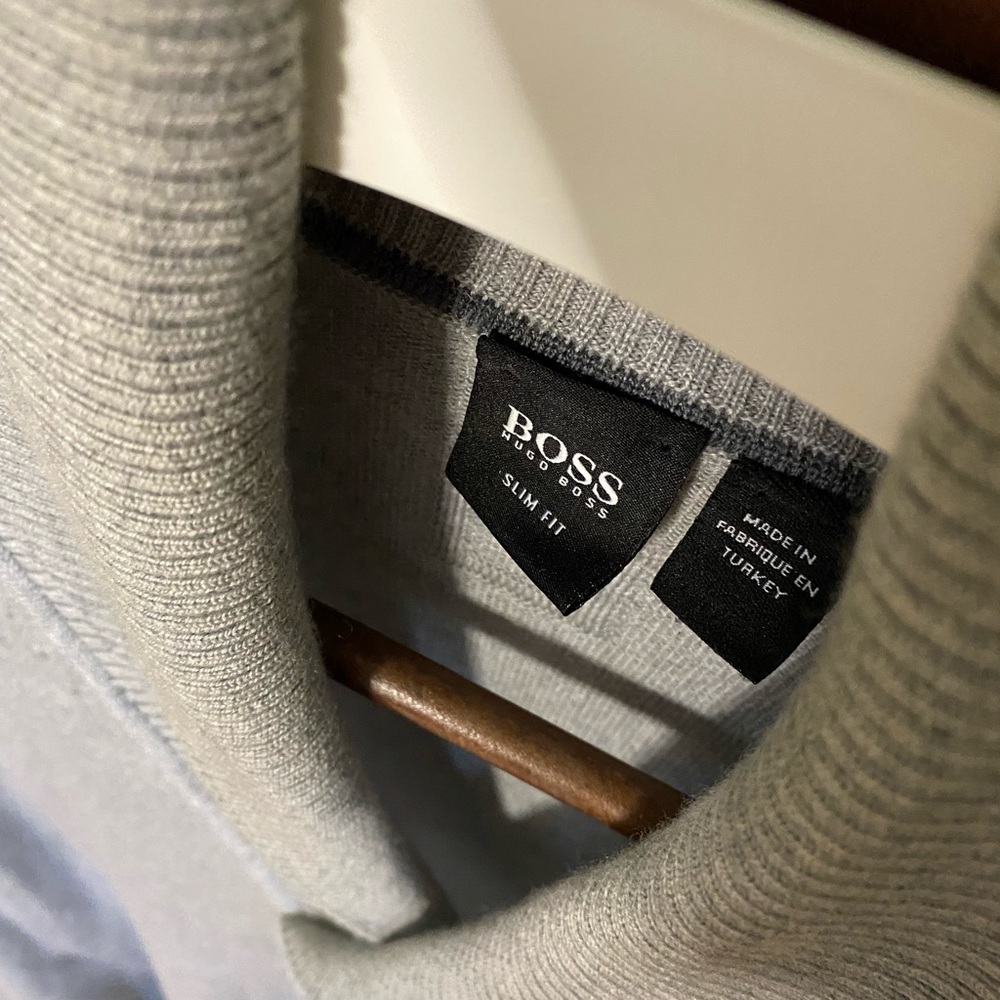 Hugo BOSS slim fit sweater L